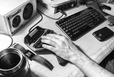 拉波尔塔与莱万沙特之旅亲密会见全球巴萨球迷|巴塞罗那|罗伯特·莱万多夫斯基|马西普|恩里克|西班牙皇家足球协会_新浪体育_新浪新闻